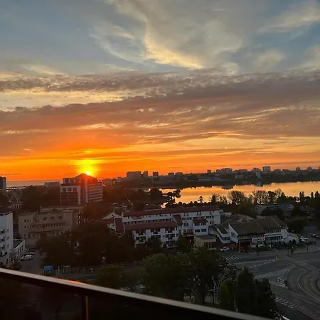 Апартаменты The Sea, The Sea