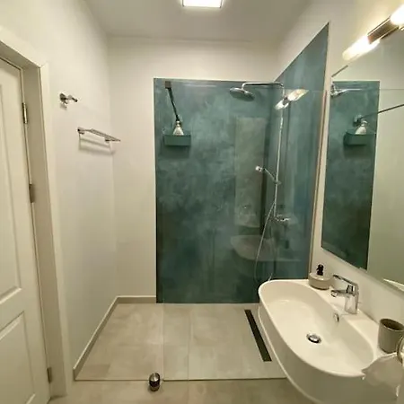 The Sea, The Sea 마마이아