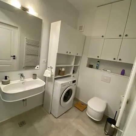 The Sea, The Sea 마마이아