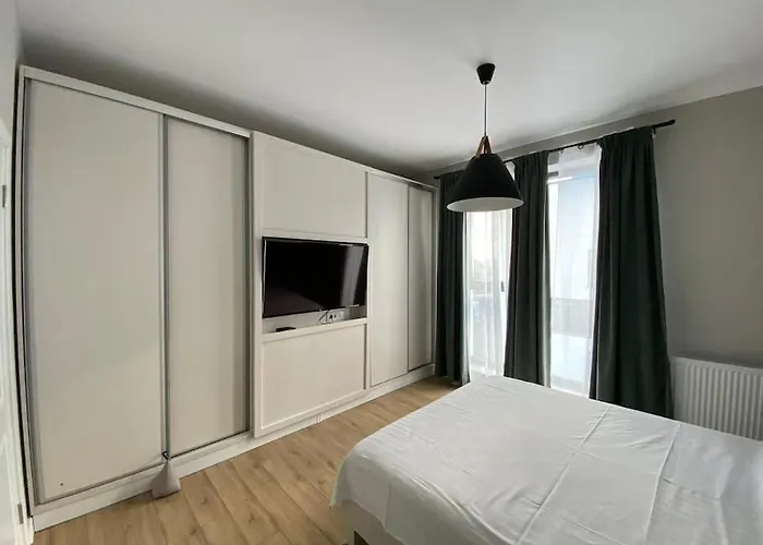 The Sea, The Sea Lejlighed